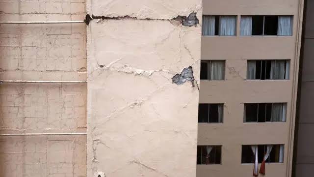 Quiero creer que no hay gente que pone en riesgo vidas humanas": cómo el terremoto en México sacó a la luz el caos, la desconfianza y las sospechas a la hora de