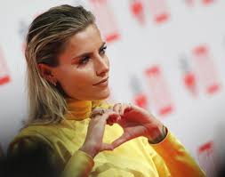 So richtig weiß ich das nicht mehr. auch an einen heiratsantrag könne sie sich nicht erinnern. Sophia Thomalla Nach Der Scheidung So Fies Rechnet Ihr Ex Andy Laplegua Mit Ihr Ab News De