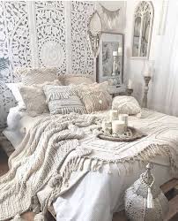 Neue styles nach deinem geschmack — einzigartig, günstig, nachhaltig. Tiny Partments On Instagram This Boho Bedroom By Beach Casa Is So Gorgeous I Can Barely Co Moroccan Style Bedroom Moroccan Inspired Bedroom Moroccan Bedroom