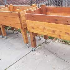 This tutorial can be used to build two versions of 4'x4' raised planter beds on casters, one is 18 high and the other is 30 high. Easy Raised Garden Bed On Casters For Patio Or Deck 11 Steps With Pictures Instructables