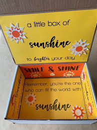 Forfait Soins Une Petite Boite De Soleil Sunshine Gift Box Of Sunshine Sunshine Care Package