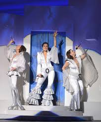 However, it is a theater, thus smart casual clothing is relevant. Mamma Mia War Das Schon Es Geht Auch Auf Deutsch Angelikahesses Webseite
