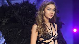 So it comes as no surprise that when it came time to suit up for the victoria's secret fashion show rehearsal, gigi hadid chose to rock a sweatshirt with her first pair of. Victoria S Secret Engel Gigi Hadid Ist In China Nicht Willkommen