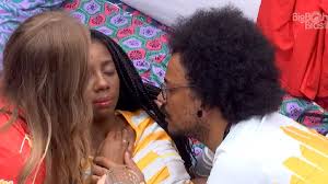 Na noite de ontem (4/2), camilla de lucas chamou karol conká para conversar na área externa da casa do bbb21. Camilla De Lucas Bebe Demais E Tem Crise De Ansiedade No Bbb 21 Flipboard