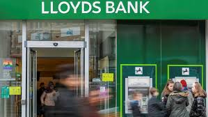 It has traditionally been considered one of the big four clearing banks. Hedge Funds Slug It Out Over Lloyds Bank Financial Times