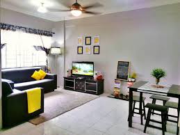 Pada dasarnya konsep dekorasi pada ruang tamu di rumah modern minimalis satu lantai ini merupakan bagian dari dekorasi ruang secara keseluruhan. Dekorasi Rumah Flat Kos Rendah Kredit Cadar Bestseller Facebook