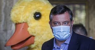 En 2007, sichel se casó con la periodista bárbara encina con quien tiene 3 hijos. Con La Moneda En El Horizonte Sebastian Sichel Renuncia A Presidencia Del Bancoestado Nacional Biobiochile