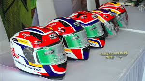 Il mercato piloti per la stagione 2021 è ancora in evoluzione a poche settimane dalla fine del campionato 2020. Cari Helm Rsv Monggo Sambangi Rsv Store Kebun Jeruk Ada Official Merchandise Gresini Racing Helmet Moto2