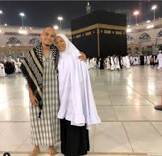 Di penghujung video ini juga terdapat kejutan. Ibu Terkejut Menangis Ayah Pula Tanya Saya Gembira Tak Cerita Mark Adam Peluk Islam Netizen Puji Perkongsian Yang Sangat Baik Keluarga