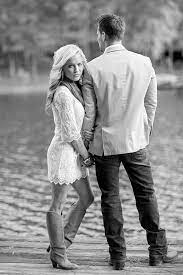 If You Think That You Re Couple Is Unique Then You Should Prefer Some Romantic Couple Photography Ideas To C Couple Photography Engagement Poses Couple Posing