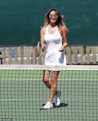 Lebt dejan kulusevski alleine, hat er eine freundin / frau? Lizzie Cundy Setzt Auf Eine Freche Anzeige Auf Dem Tennisplatz Als Sie Neu An Die Legendaren Athena Plakat Aktuelle Boulevard Nachrichten Und Fotogalerien Zu Stars Sternchen