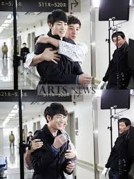 적도의 남자 / jeokdoeui namja. Uhm Tae Woong And Lee Jun Hyuk Shared Love On The Equator Man Set Korean Drama Choa