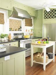 10 Green Kitchen Designs That Are A Symbol Of Freshness Armoires De Cuisine Rustiques Cuisines Design Cuisine Vert Sauge