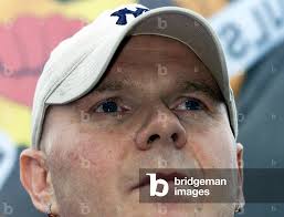 Image of LOYALIST JOHNNY ADAIR RELEASED FROM MAGHABERRY PRISON, 2002-05-15  (photo)