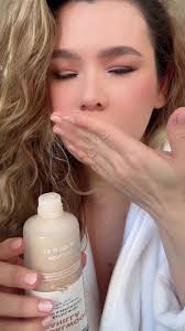 No saben el olor de este bodycare!!!! No puedo elegir un aroma TODOS ME  GUSTAN!!! Vamos a comenzar hablando de los exfoliantes, ademas de que  huelen divinos dejan la piel preciosa ✨ luego el body foam ...