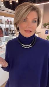 Cosmo Petrone это изысканные камеи и аристократичные инталии, натуральные  камни и минералы, винтажные элементы и уникальность. Полностью ручная  работа. Украшения с ощущением веков и dolce vita. 📩 Если у вас возникли  вопросы