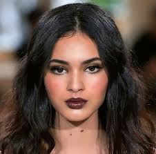 Could Anyone Recommend A Single Olive Green Eyeshadow Similar To The One In This Makeup Looks Editorial Makeup Beauty Makeup