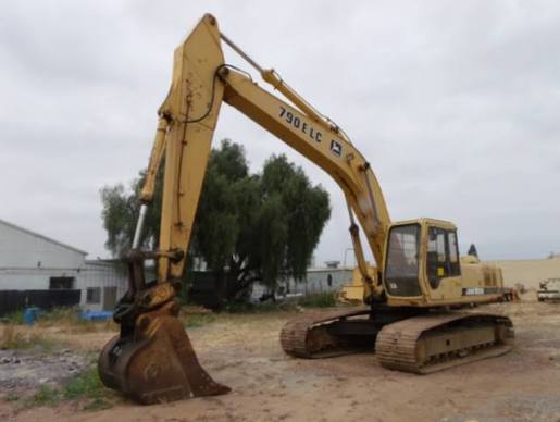John Deere 790E LC Excavator