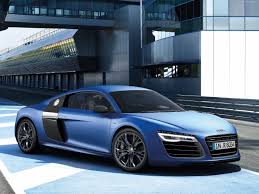 Pernah disebut sebagai super car, dengan audi r8 yang meningkatkan akurasi kecepatan hingga tidak ada duanya, stabilitas yang luar biasa dan traksi yang solid; Audi R8 V10 Plus 2013 Pictures Information Specs