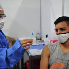 Jujuy se está vacunando a mayores de 40 años. Covid Desde Que Edad Se Vacuna A Las Personas Sin Factores De Riesgo En Cada Provincia De Argentina