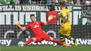 Assisted by thorgan hazard with a cross following a corner. Bundesliga Werder Bremen Vs Borussia Dortmund As It Happened