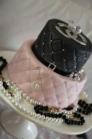 pin von melli huntz auf cake cookies chanel kuchen chanel party kuchen stil