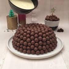 Chocolate Xmas Pudding Waaaaaaay Better Than The Fruit Cake Version Officially Christmas Cake Xmas Pudding Easy Cake Recipes Yummy Food Dessert