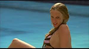 8 femmes de pijamalarıyla ordan oraya zıplayıp, agu mugu tadında baba sen şöylesin baba sen böylesin şarkıları söylerken, birden çoşuveren şirine. Swimming Pool Bande Annonce Du Film Youtube