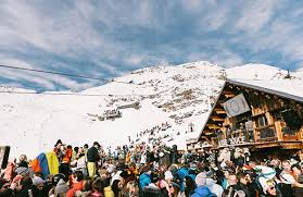 See our guide for hotels, great deals on ski hire. 10 After Ski Hits Der Far Ollet Til At Skumme
