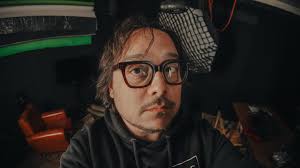 Andrés Perozo: un director audiovisual zuliano que conquista escenarios  globales y vuelve para impulsar el talento nacional 27 septiembre, 2025 De  Maracaibo a Europa y de los Latin Grammy a proyectos locales,