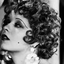 Discover 11 New year and vintage beauty ideas