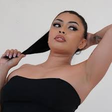 Jodie Merrill's Instagram, Twitter & Facebook