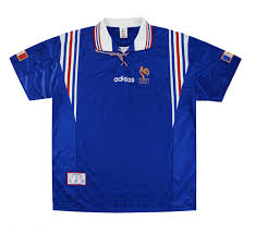 Découvrez nos prix bas maillot equipe de france et bénéficiez de 5% minimum remboursés sur votre achat. L Histoire Des Maillots De L Equipe De France A L Euro