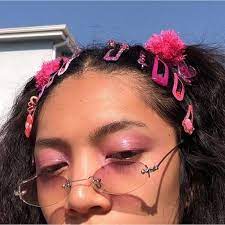 Best Hair Clips Trend This Summer Back To 90s 90s Hairstyles Aesthetic Hair Hair Styles