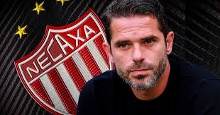 Se está jugando bien pero no pasan el balón en el último instante de la  jugada