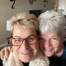 Dee Hoover's Instagram, Twitter & Facebook