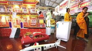 Umat buddha juga dianjurkan untuk mengucapkan ucapan belasungkawa untuk orang yang sedang berduka. Mengenal Ritual Doa Arwah Di Kelenteng Eng An Kiong Kota Malang Surya