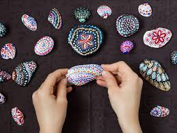 Bir hayvan deseni, kalp ya da insan sureti… Okul Oncesi Tas Boyama Etkinligi Nasil Yapilir Ferishtah Com