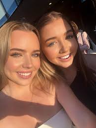 your favourite cowgirl 🫶🏻