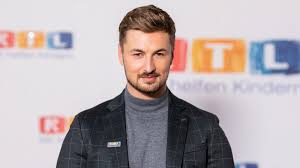 I can laugh with him for hours, but also let my tears run free. Nicolas Puschmann Er Spricht Uber Die Trennung Von Freund Lars Tonsfeuerborn Intouch
