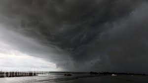 Check spelling or type a new query. Foto Langit Hitam Di Atas Perairan Losari Tribun Timur
