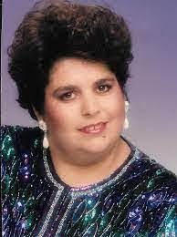 Lenora Kerr's Instagram, Twitter & Facebook