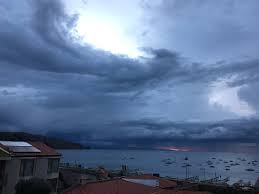 Conferencia de prensa sobre el registro de candidatos y candidatos en el departamento de la paz. Todas Las Tardes Hay Un Espectaculo Natural De Tormentas Electricas Picture Of Hotel Rosario Lago Titicaca Copacabana Tripadvisor