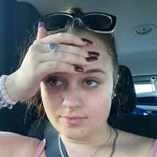 Lindsay Byrd (@lindsaytweet15)