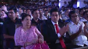 Mukesh ambani at reliance agm (source: Reliance Agm 2016 Jio Unveiled By Mukesh Ambani Jiodigitallife Youtube