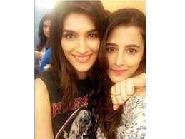 Although the actress is just a few films old in bollywood now, the 'bareilly ki barfi' star is making her baby sister nupur all bollywood ready. Kriti Sanon And Her Sister Nupur Sanon S Candid Pictures