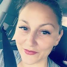 Lesa Robbins's Instagram, Twitter & Facebook