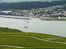 Genießen sie die fahrt mit einer der schönsten sesselbahnen am mittelrhein auf die höhen des niederwaldes, mit. Rudesheim Am Rhein Wikipedia