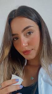 Influencer precisa conciliar vida de atriz com curso de medicina