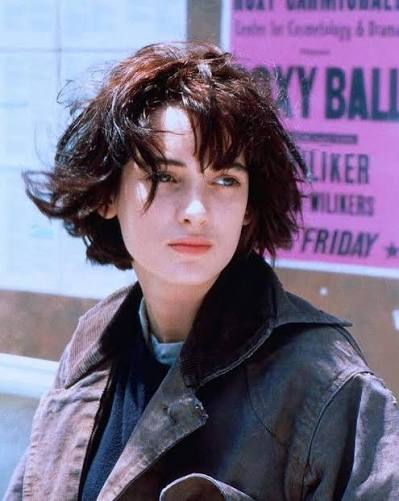 ➡️ Winona Ryder en "Welcome Home, Roxy Carmichael" 🎬 (1990)